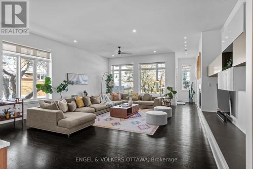 909 Mountainview Avenue, Ottawa, ON - Indoor Photo Showing Living Room