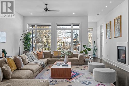 909 Mountainview Avenue, Ottawa, ON - Indoor Photo Showing Living Room With Fireplace