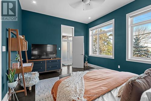 909 Mountainview Avenue, Ottawa, ON - Indoor Photo Showing Bedroom