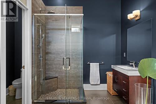 909 Mountainview Avenue, Ottawa, ON - Indoor Photo Showing Bathroom