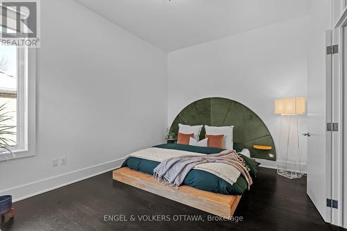 909 Mountainview Avenue, Ottawa, ON - Indoor Photo Showing Bedroom