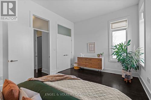 909 Mountainview Avenue, Ottawa, ON - Indoor Photo Showing Bedroom