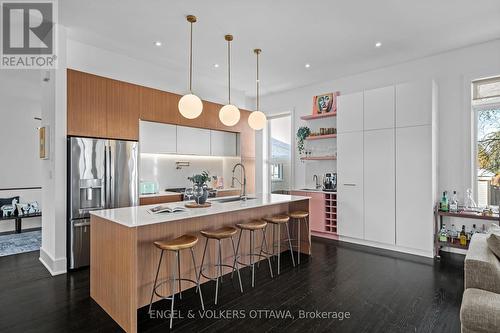 909 Mountainview Avenue, Ottawa, ON - Indoor Photo Showing Kitchen With Upgraded Kitchen