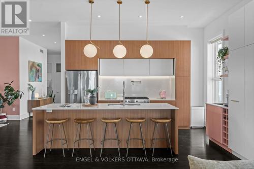 909 Mountainview Avenue, Ottawa, ON - Indoor Photo Showing Kitchen With Double Sink With Upgraded Kitchen