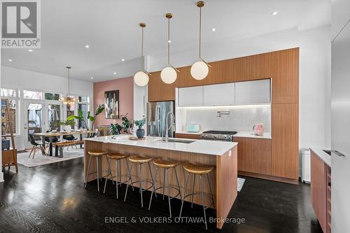 909 Mountainview Avenue, Ottawa, ON - Indoor Photo Showing Kitchen With Upgraded Kitchen