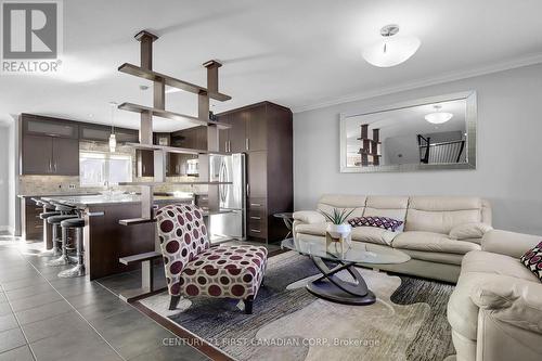 1187 Poppy Court, London, ON - Indoor Photo Showing Living Room