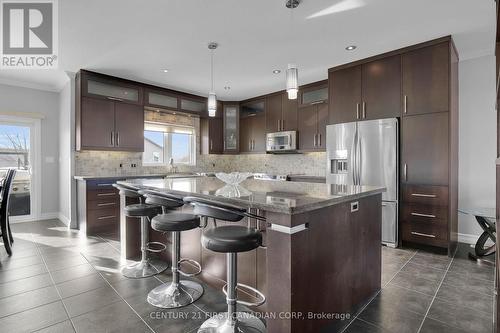 1187 Poppy Court, London, ON - Indoor Photo Showing Kitchen With Upgraded Kitchen