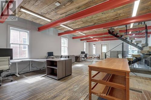 351 Oxford Street E, London, ON - Indoor Photo Showing Office