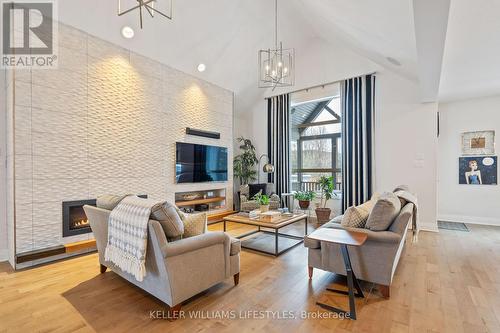 346 Bradwell Chase, London, ON - Indoor Photo Showing Living Room