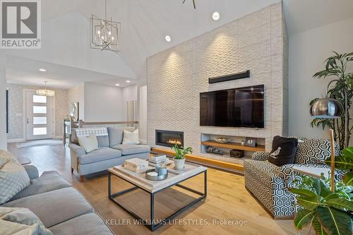 346 Bradwell Chase, London, ON - Indoor Photo Showing Living Room With Fireplace