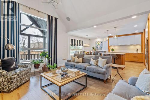 346 Bradwell Chase, London, ON - Indoor Photo Showing Living Room