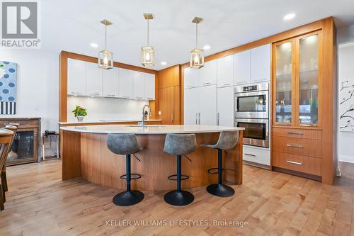 346 Bradwell Chase, London, ON - Indoor Photo Showing Kitchen With Upgraded Kitchen