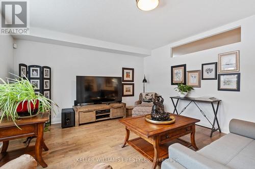 346 Bradwell Chase, London, ON - Indoor Photo Showing Living Room