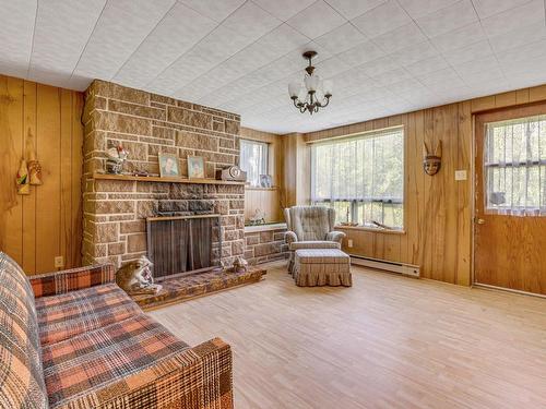 Salon - 1900 Av. Chauveau, Québec (Les Rivières), QC - Indoor Photo Showing Other Room With Fireplace