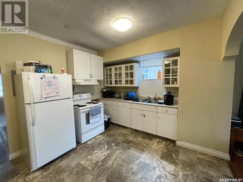 109 28Th Street W, Saskatoon, SK - Indoor Photo Showing Kitchen With Double Sink