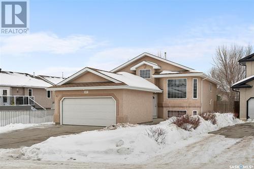 407 Guenter Bay, Saskatoon, SK - Outdoor With Facade