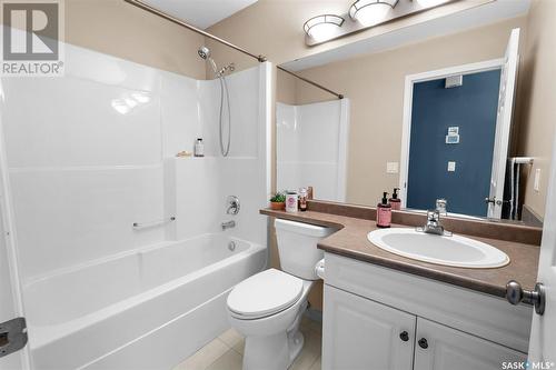 407 Guenter Bay, Saskatoon, SK - Indoor Photo Showing Bathroom