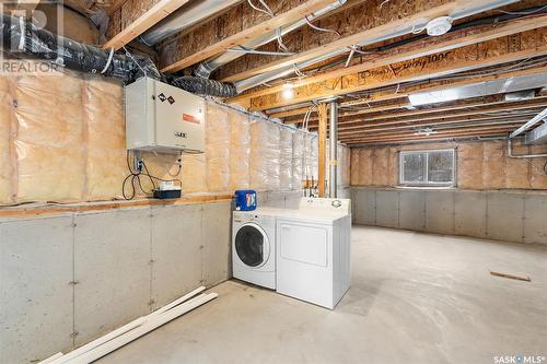 407 Guenter Bay, Saskatoon, SK - Indoor Photo Showing Laundry Room