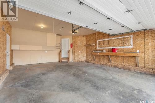 407 Guenter Bay, Saskatoon, SK - Indoor Photo Showing Garage