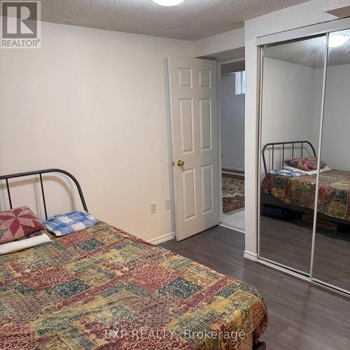 5876 Chessman Court, Mississauga, ON - Indoor Photo Showing Bedroom