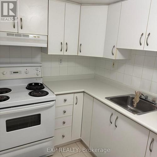 5876 Chessman Court, Mississauga, ON - Indoor Photo Showing Kitchen