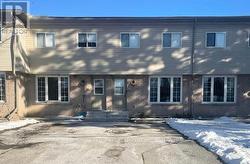 18 - 113 BONAVENTURE DRIVE  Hamilton, ON L9C 4P8