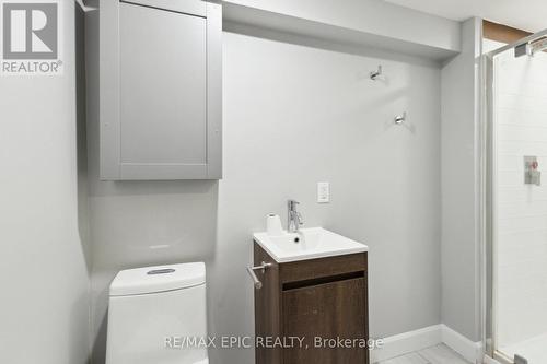 499 Parkview Crescent, Cambridge, ON - Indoor Photo Showing Bathroom