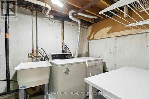 499 Parkview Crescent, Cambridge, ON - Indoor Photo Showing Laundry Room