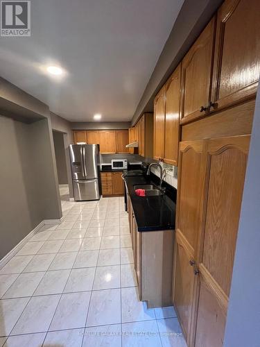 5649 Whistler Crescent, Mississauga, ON - Indoor Photo Showing Kitchen With Double Sink