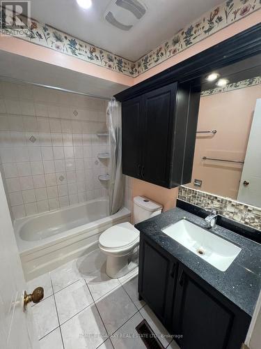 5649 Whistler Crescent, Mississauga, ON - Indoor Photo Showing Bathroom