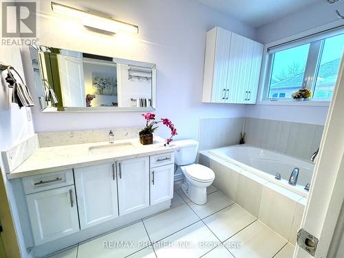 3900 Arvona Place, Mississauga, ON - Indoor Photo Showing Bathroom