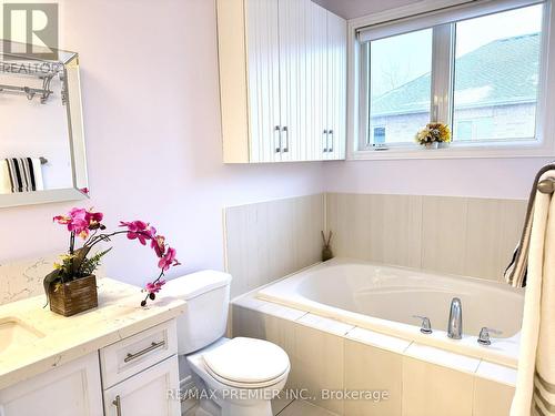 3900 Arvona Place, Mississauga, ON - Indoor Photo Showing Bathroom