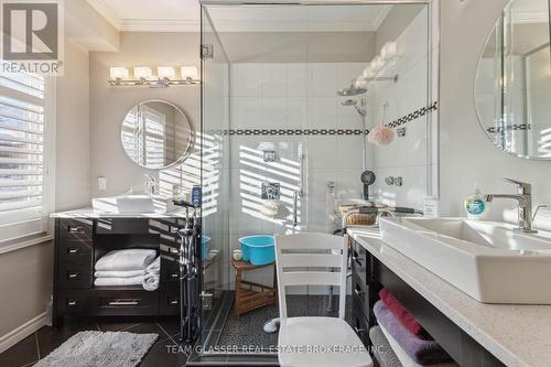 38 Butternut Grove, London, ON - Indoor Photo Showing Bathroom