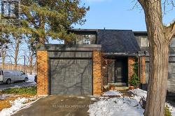 57 - 20 MINEOLA ROAD E  Mississauga, ON L5G 4N9