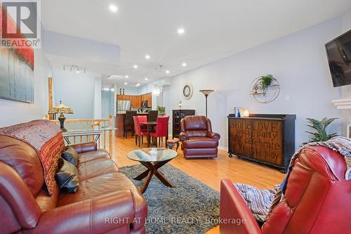 1048 Redtail, Ottawa, ON - Indoor Photo Showing Living Room