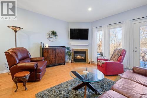 1048 Redtail, Ottawa, ON - Indoor Photo Showing Living Room With Fireplace