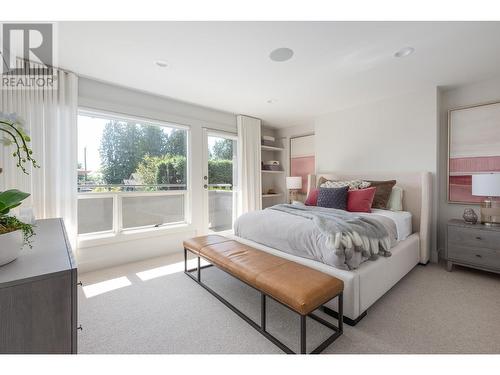 2526 Marine Drive, West Vancouver, BC - Indoor Photo Showing Bedroom