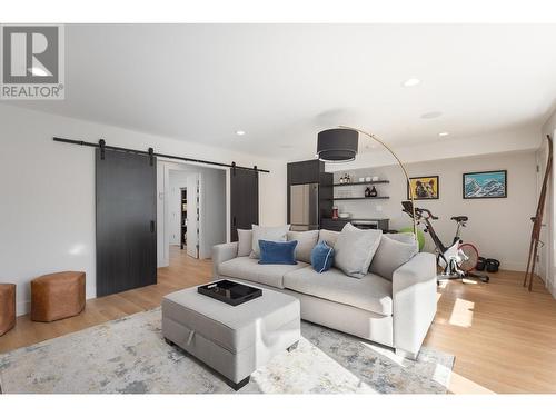 2526 Marine Drive, West Vancouver, BC - Indoor Photo Showing Living Room