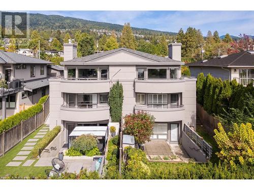 2526 Marine Drive, West Vancouver, BC - Outdoor