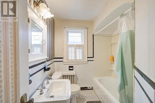 1212 King Street W, Hamilton, ON - Indoor Photo Showing Bathroom