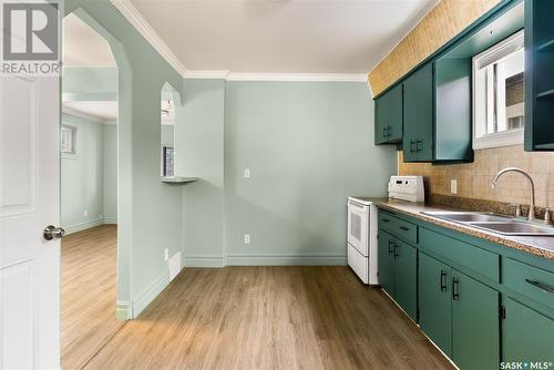 2067 Reynolds Street, Regina, SK - Indoor Photo Showing Kitchen With Double Sink