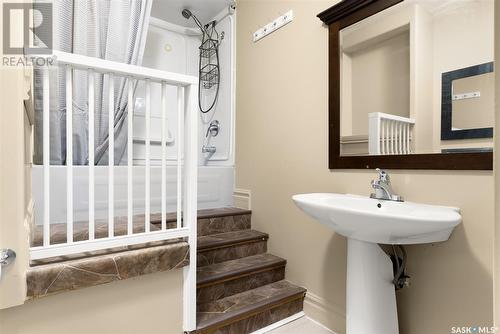 2067 Reynolds Street, Regina, SK - Indoor Photo Showing Bathroom