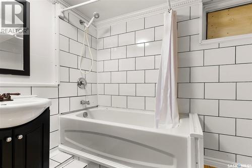 2067 Reynolds Street, Regina, SK - Indoor Photo Showing Bathroom