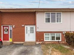 5 Glenview Drive  Dartmouth, NS B2Y 4J9