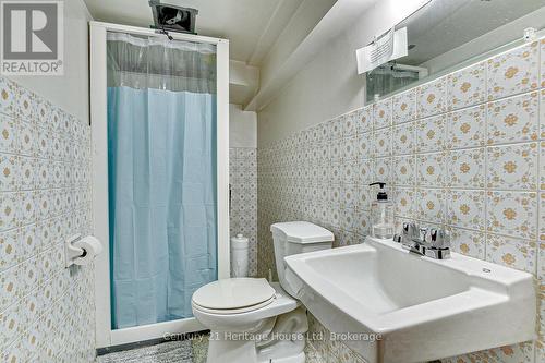 237 Hale Street, London, ON - Indoor Photo Showing Bathroom