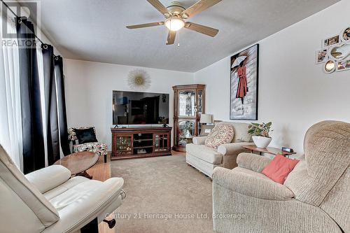 237 Hale Street, London, ON - Indoor Photo Showing Living Room