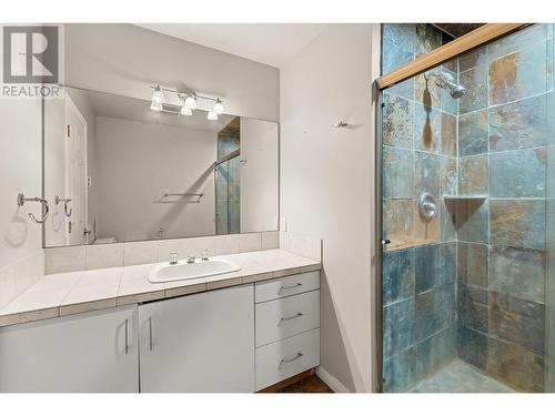 3830 Casorso Road, Kelowna, BC - Indoor Photo Showing Bathroom