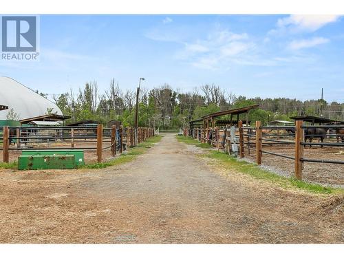3830 Casorso Road, Kelowna, BC - Outdoor