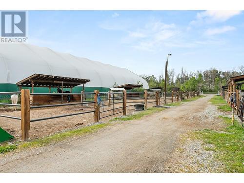 3830 Casorso Road, Kelowna, BC - Outdoor