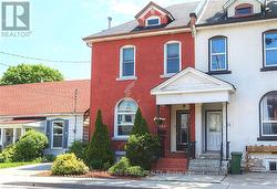 136 DUNDURN STREET N  Hamilton, ON L8R 3E8